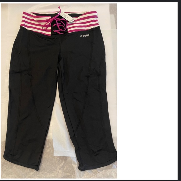 NWT! Bebe Bebe Sport Lace-Up Capri Pants SMALL - Picture 1 of 9
